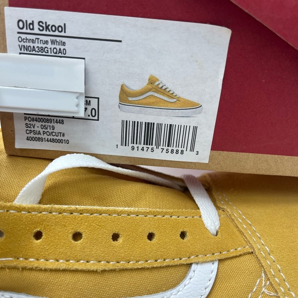 Vans WMNS Mustard Vans Men’s Old Skool
Ochre/True White Sneakers 
VN0A38G1QA0 - Picture 16 of 16